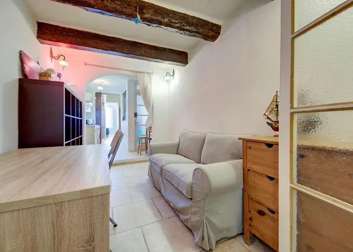 Victory View By Vallettastay Apartment